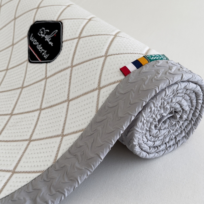 91家纺网 家纺一手货源 找家纺 印季家纺 2026新款轻奢简约凉感丝泡泡席-格调凉席（床笠款） 米黄