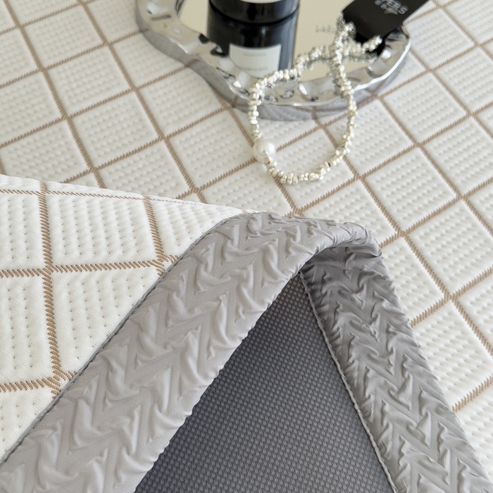 91家纺网 家纺一手货源 找家纺 印季家纺 2026新款轻奢简约凉感丝泡泡席-格调凉席（床笠款） 米黄