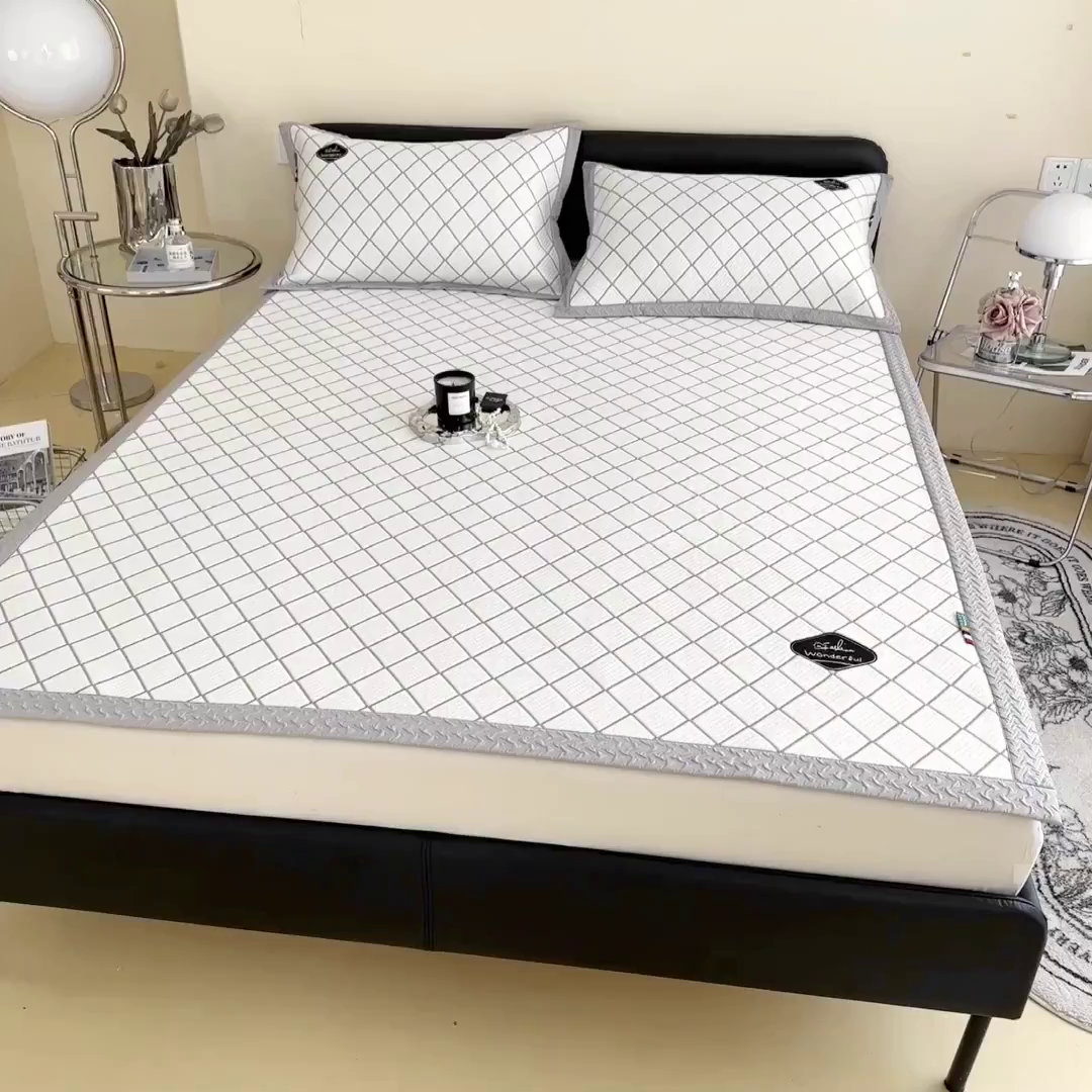 91家纺网 家纺一手货源 找家纺 印季家纺 2026新款轻奢简约凉感丝泡泡席-格调凉席（床笠款） 浅粉