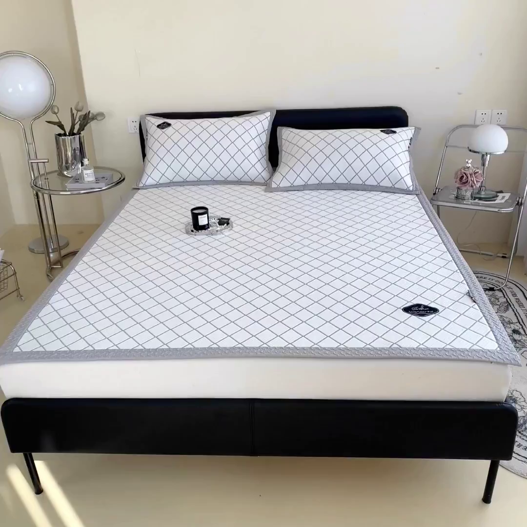 91家纺网 家纺一手货源 找家纺 印季家纺 2026新款轻奢简约凉感丝泡泡席-格调凉席（床笠款） 藏蓝