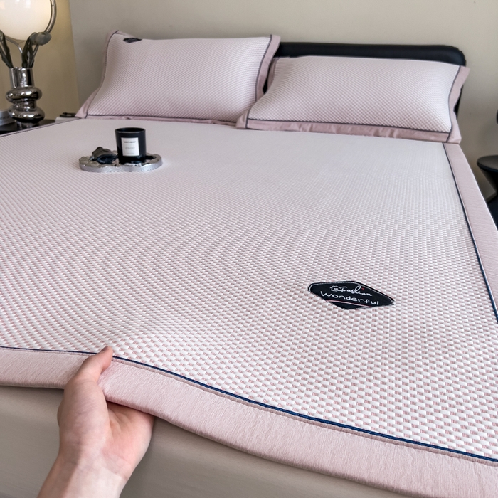 91家纺网 家纺一手货源 找家纺 印季家纺 2026新款凉感系列-华夫格凉感丝软席（床席款） 浅粉