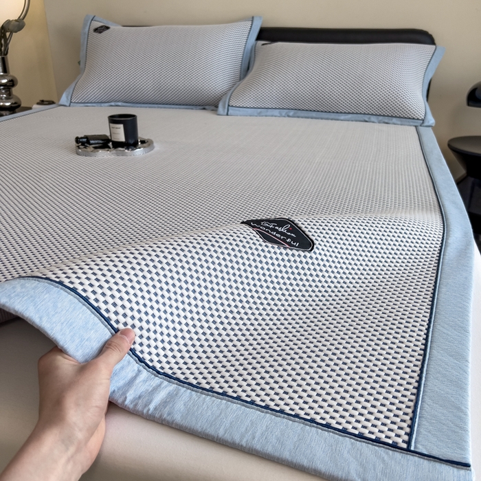 91家纺网 家纺一手货源 找家纺 印季家纺 2026新款凉感系列-华夫格凉感丝软席（床席款） 藏蓝