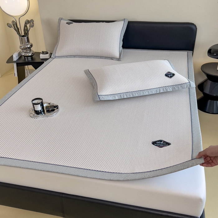 91家纺网 家纺一手货源 找家纺 印季家纺 2026新款凉感系列-华夫格凉感丝软席（床笠款） 米黄