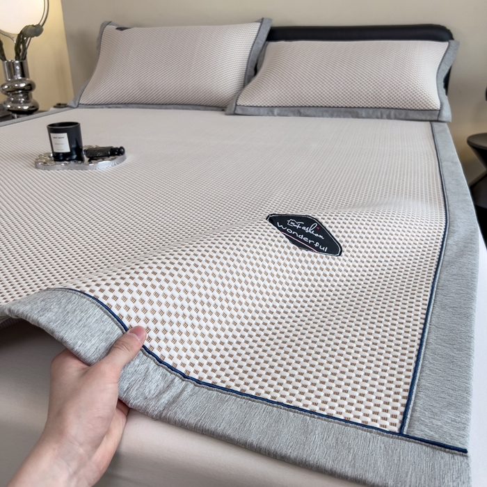 91家纺网 家纺一手货源 找家纺 印季家纺 2026新款凉感系列-华夫格凉感丝软席（床笠款） 米黄