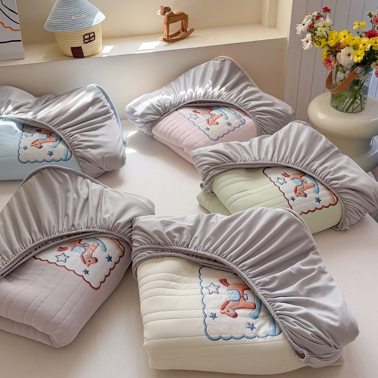 91家纺网 家纺一手货源 找家纺 TT.one 塔塔家居 2026新款A类夏日裸感凉感夏凉垫--小马系列 组合