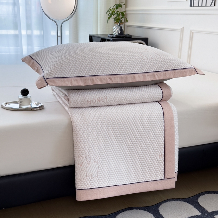 91家纺网 家纺一手货源 找家纺 印季家纺 2026新款凉感系列-卡通凉感丝泡泡软席（床席款） 小狗-粉