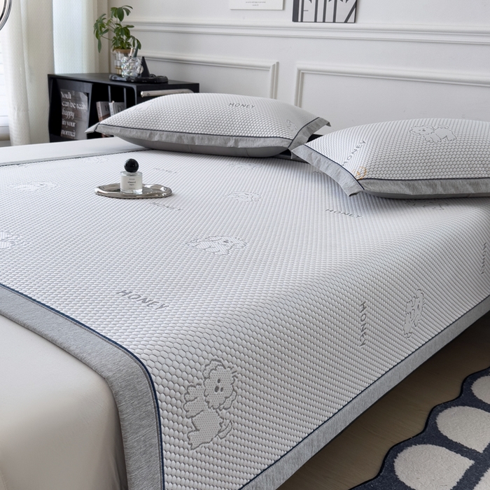 91家纺网 家纺一手货源 找家纺 印季家纺 2026新款凉感系列-卡通凉感丝泡泡软席（床席款） 小狗-灰