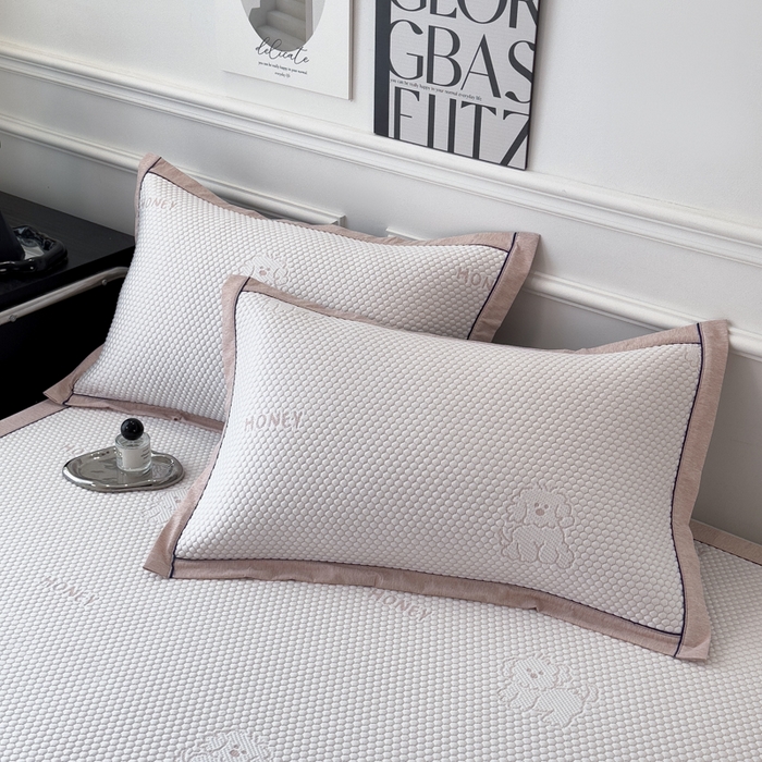 91家纺网 家纺一手货源 找家纺 印季家纺 2026新款凉感系列-卡通凉感丝泡泡软席（床席款） 小狗-粉