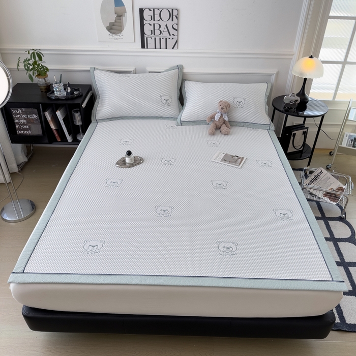 91家纺网 家纺一手货源 找家纺 印季家纺 2026新款凉感系列-卡通凉感丝泡泡软席（床席款） 小熊-绿