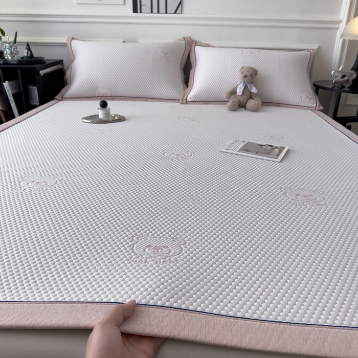 印季家纺 2026新款凉感系列-卡通凉感丝泡泡软席（床席款） 小熊-粉
