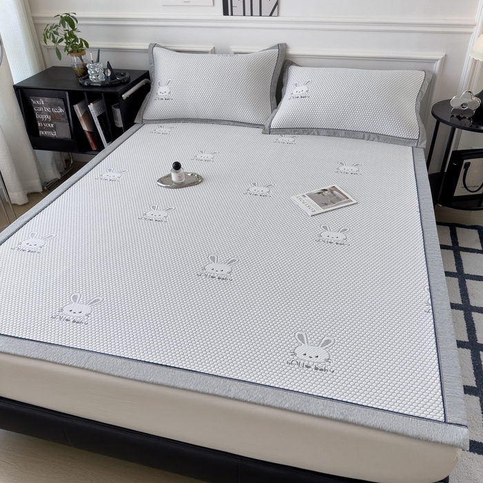 91家纺网 家纺一手货源 找家纺 印季家纺 2026新款凉感系列-卡通凉感丝泡泡软席（床席款） 兔子-灰