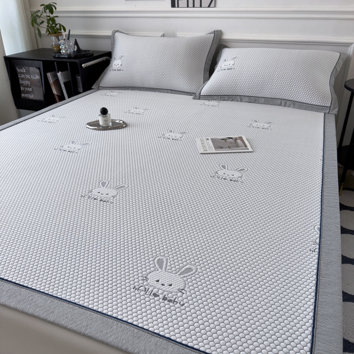 91家纺网 家纺一手货源 找家纺 印季家纺 2026新款凉感系列-卡通凉感丝泡泡软席（床席款） 兔子-灰