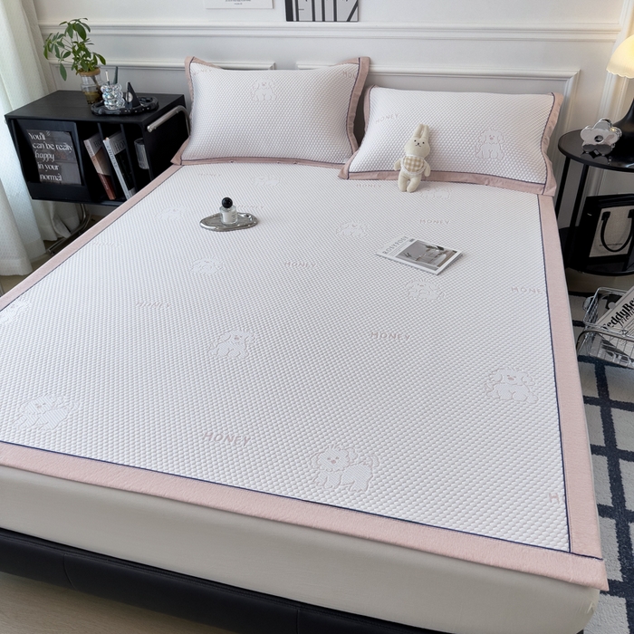 91家纺网 家纺一手货源 找家纺 印季家纺 2026新款凉感系列-卡通凉感丝泡泡软席（床席款） 小狗-粉