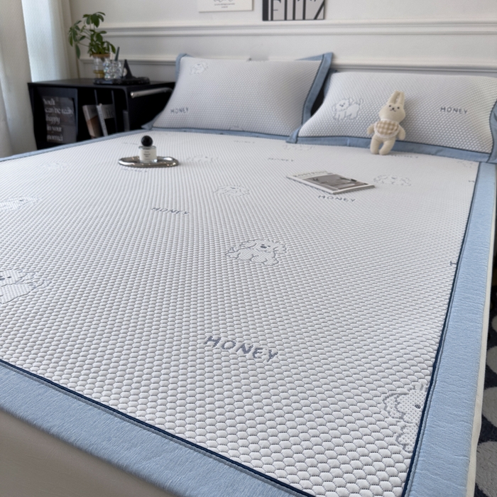 91家纺网 家纺一手货源 找家纺 印季家纺 2026新款凉感系列-卡通凉感丝泡泡软席（床席款） 小狗-蓝