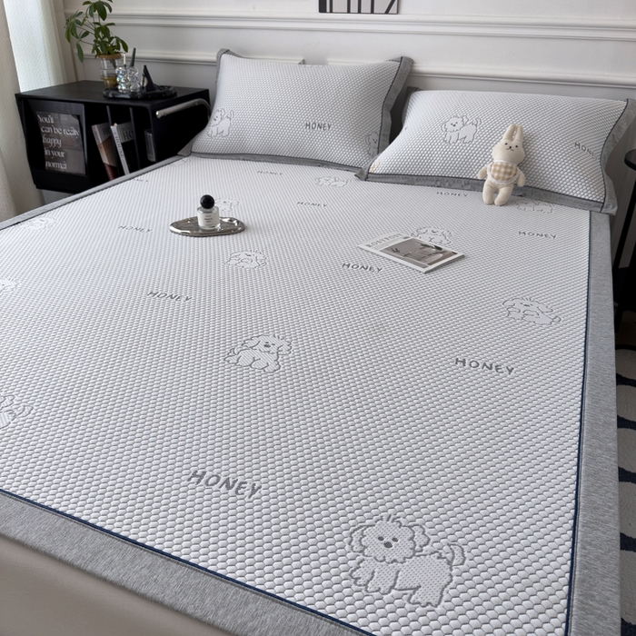 91家纺网 家纺一手货源 找家纺 印季家纺 2026新款凉感系列-卡通凉感丝泡泡软席（床席款） 小狗-灰