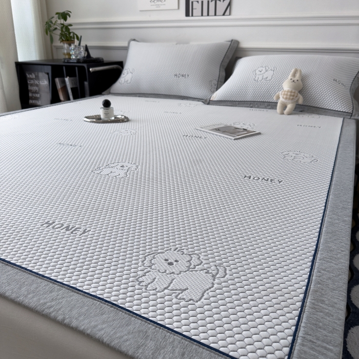 91家纺网 家纺一手货源 找家纺 印季家纺 2026新款凉感系列-卡通凉感丝泡泡软席（床席款） 小狗-灰