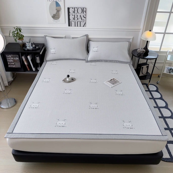 91家纺网 家纺一手货源 找家纺 印季家纺 2026新款凉感系列-卡通凉感丝泡泡软席（床席款） 兔子-灰