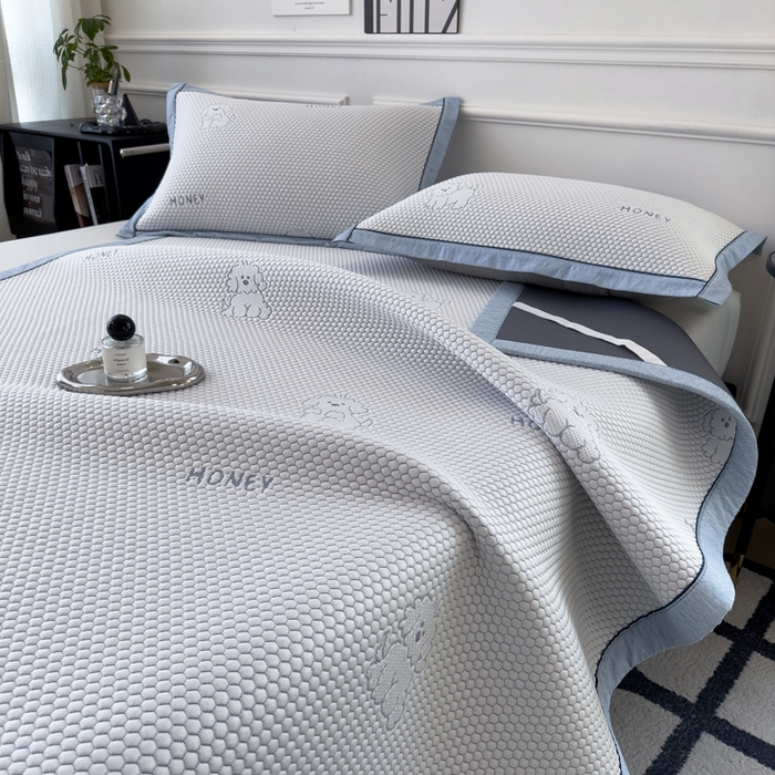 91家纺网 家纺一手货源 找家纺 印季家纺 2026新款凉感系列-卡通凉感丝泡泡软席（床席款） 小狗-蓝