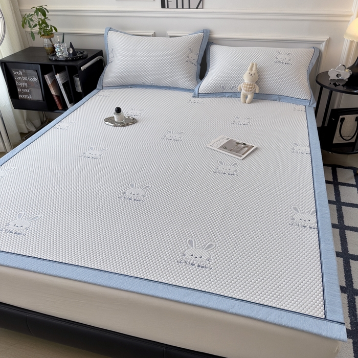 91家纺网 家纺一手货源 找家纺 印季家纺 2026新款凉感系列-卡通凉感丝泡泡软席（床席款） 兔子-蓝