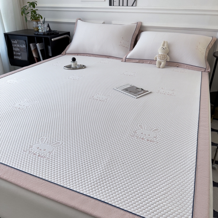 91家纺网 家纺一手货源 找家纺 印季家纺 2026新款凉感系列-卡通凉感丝泡泡软席（床席款） 兔子-粉