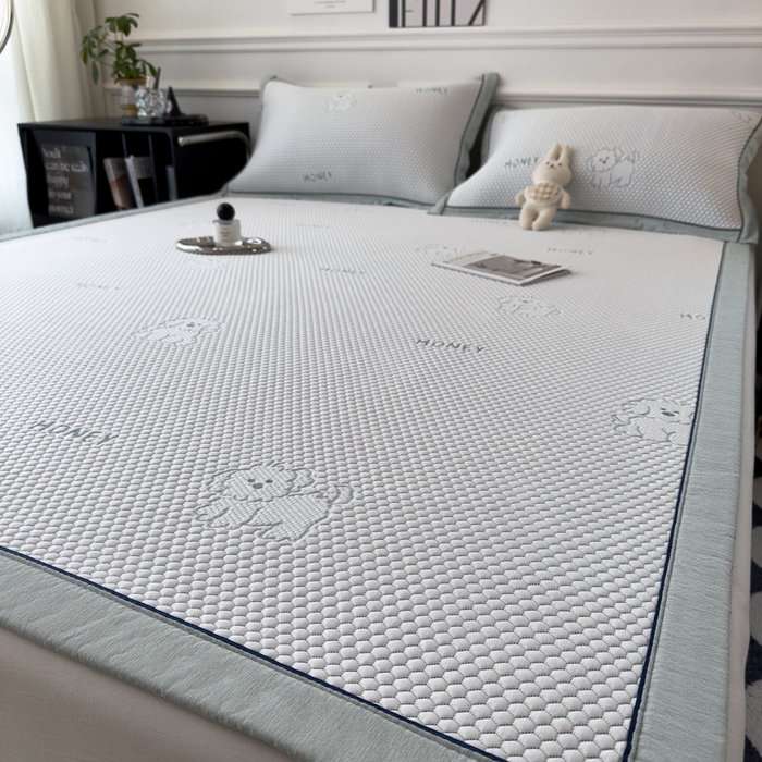 91家纺网 家纺一手货源 找家纺 印季家纺 2026新款凉感系列-卡通凉感丝泡泡软席（床席款） 小狗-绿