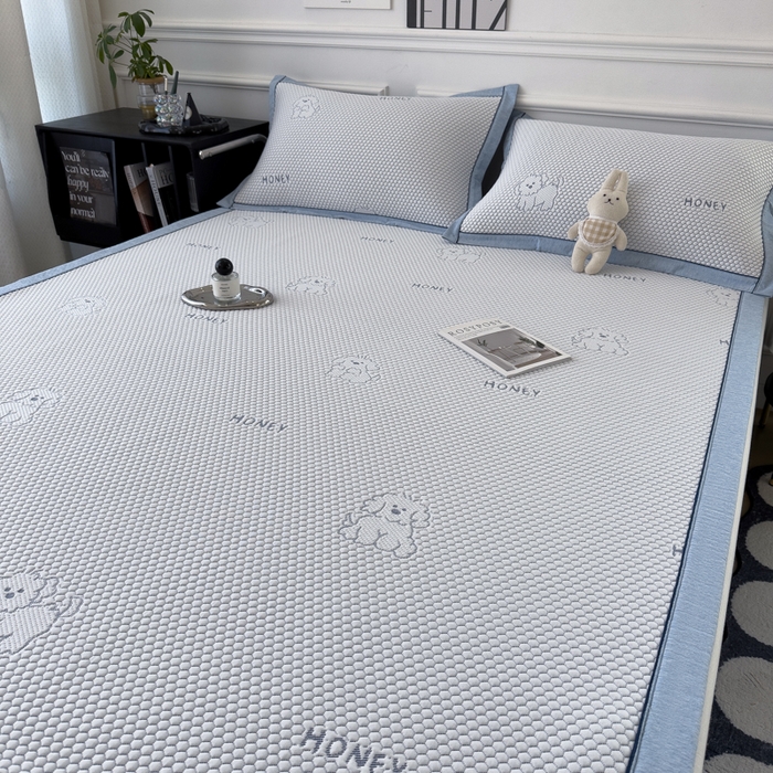 91家纺网 家纺一手货源 找家纺 印季家纺 2026新款凉感系列-卡通凉感丝泡泡软席（床席款） 小狗-蓝