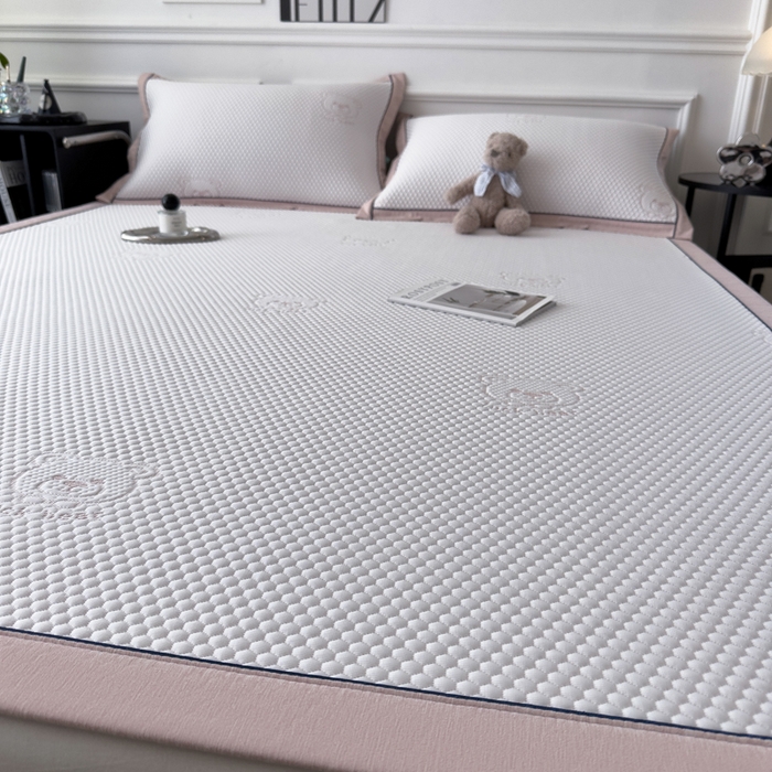 91家纺网 家纺一手货源 找家纺 印季家纺 2026新款凉感系列-卡通凉感丝泡泡软席（床席款） 小熊-粉