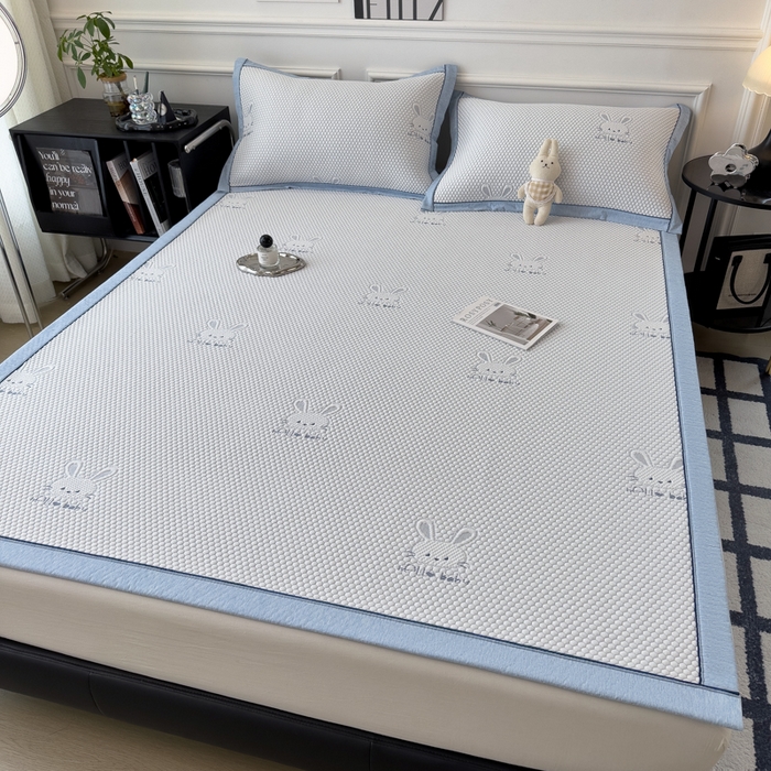 91家纺网 家纺一手货源 找家纺 印季家纺 2026新款凉感系列-卡通凉感丝泡泡软席（床席款） 兔子-蓝