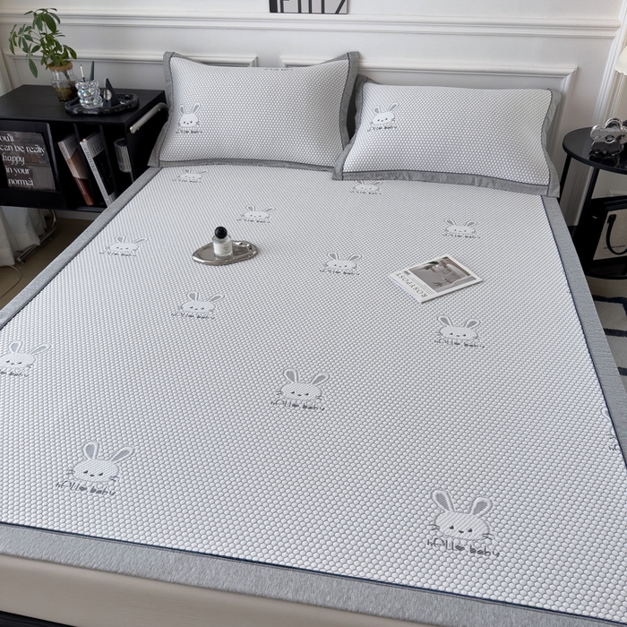 91家纺网 家纺一手货源 找家纺 印季家纺 2026新款凉感系列-卡通凉感丝泡泡软席（床席款） 兔子-灰
