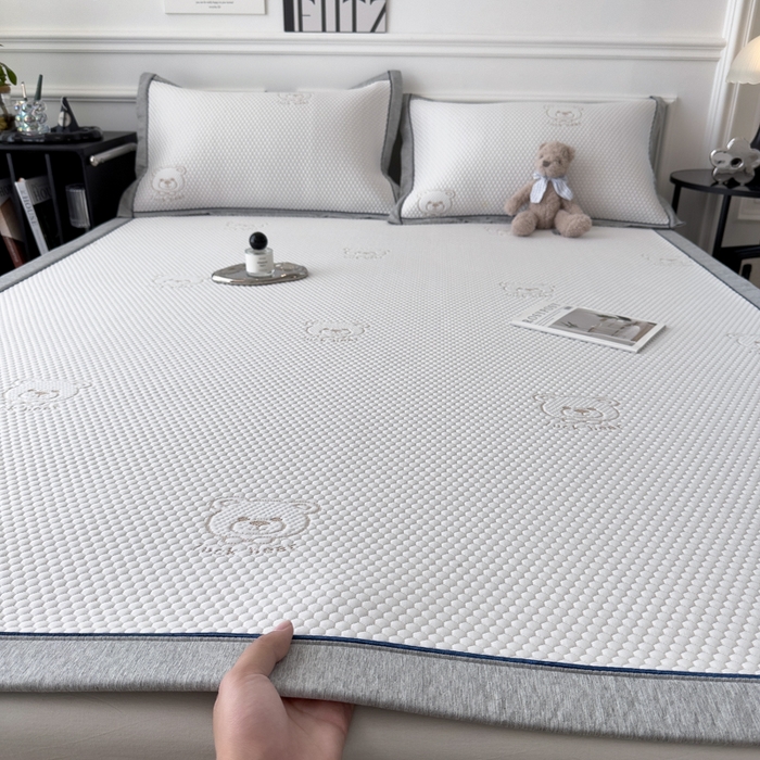 印季家纺 2026新款凉感系列-卡通凉感丝泡泡软席（床席款） 小熊-咖