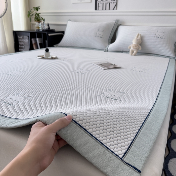 91家纺网 家纺一手货源 找家纺 印季家纺 2026新款凉感系列-卡通凉感丝泡泡软席（床席款） 兔子-绿