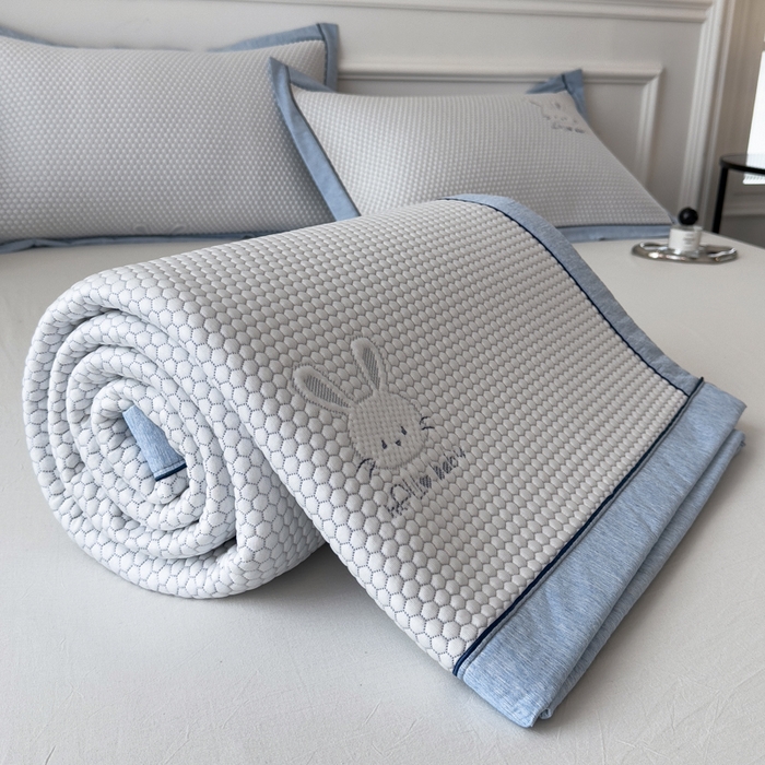 91家纺网 家纺一手货源 找家纺 印季家纺 2026新款凉感系列-卡通凉感丝泡泡软席（床席款） 兔子-蓝