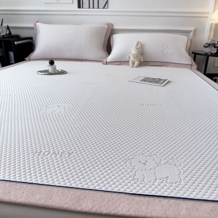 91家纺网 家纺一手货源 找家纺 印季家纺 2026新款凉感系列-卡通凉感丝泡泡软席（床席款） 小狗-粉