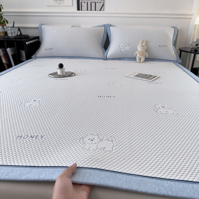 91家纺网 家纺一手货源 找家纺 印季家纺 2026新款凉感系列-卡通凉感丝泡泡软席（床席款） 小狗-蓝