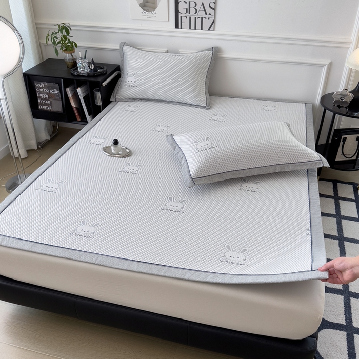 91家纺网 家纺一手货源 找家纺 印季家纺 2026新款凉感系列-卡通凉感丝泡泡软席（床席款） 兔子-灰