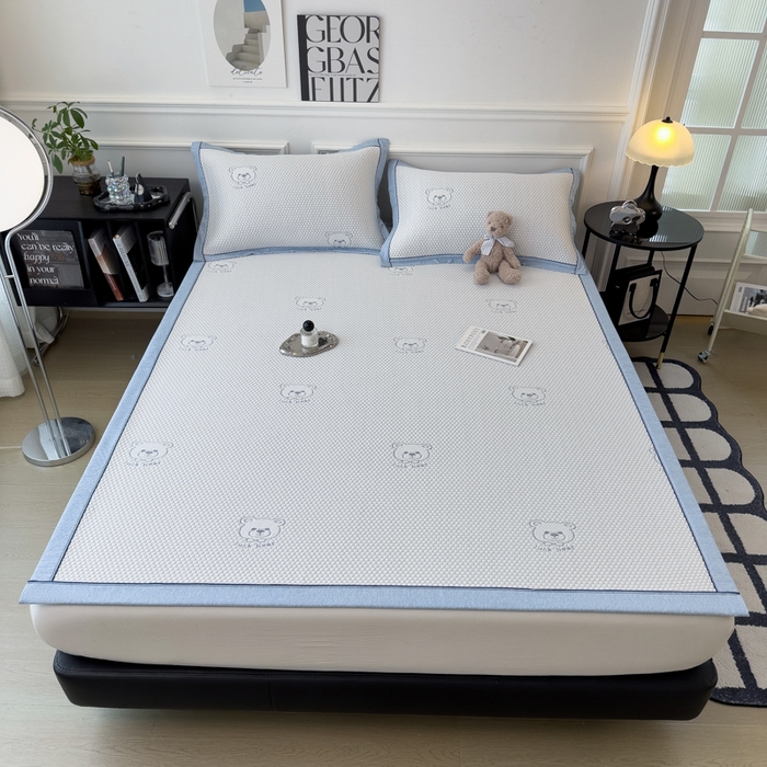 91家纺网 家纺一手货源 找家纺 印季家纺 2026新款凉感系列-卡通凉感丝泡泡软席（床席款） 小熊-蓝