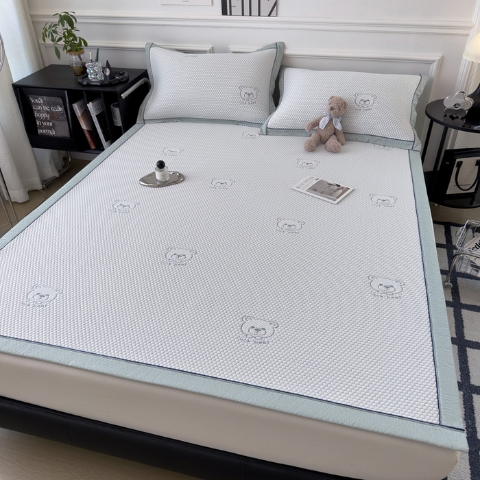 91家纺网 家纺一手货源 找家纺 印季家纺 2026新款凉感系列-卡通凉感丝泡泡软席（床席款） 小熊-绿