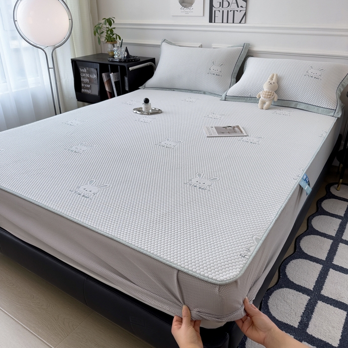 91家纺网 家纺一手货源 找家纺 印季家纺 2026新款凉感系列-卡通凉感丝泡泡软席（床席款） 兔子-绿