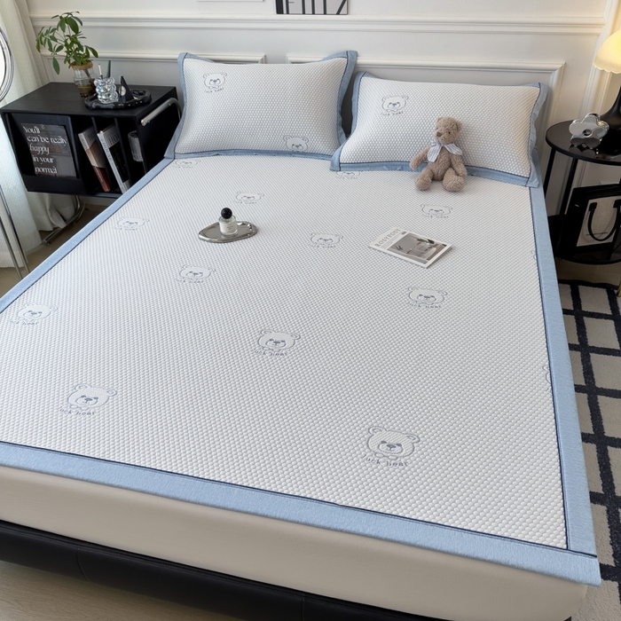 91家纺网 家纺一手货源 找家纺 印季家纺 2026新款凉感系列-卡通凉感丝泡泡软席（床席款） 小熊-蓝