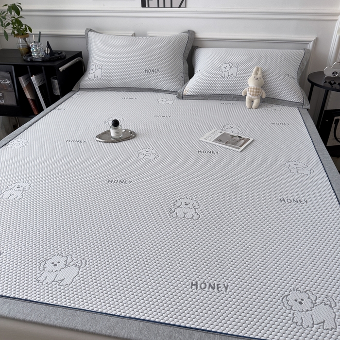 91家纺网 家纺一手货源 找家纺 印季家纺 2026新款凉感系列-卡通凉感丝泡泡软席（床席款） 小狗-灰