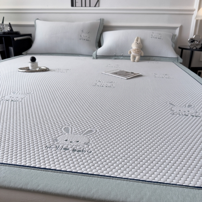 91家纺网 家纺一手货源 找家纺 印季家纺 2026新款凉感系列-卡通凉感丝泡泡软席（床席款） 兔子-绿