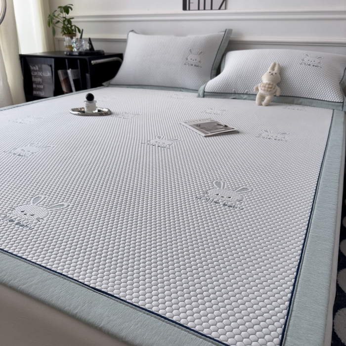 91家纺网 家纺一手货源 找家纺 印季家纺 2026新款凉感系列-卡通凉感丝泡泡软席（床席款） 兔子-绿