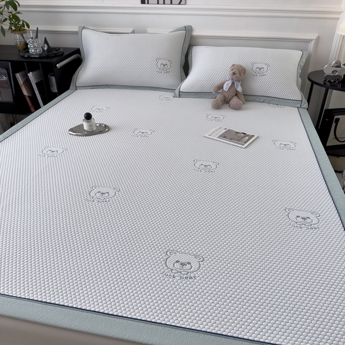 91家纺网 家纺一手货源 找家纺 印季家纺 2026新款凉感系列-卡通凉感丝泡泡软席（床席款） 小熊-绿