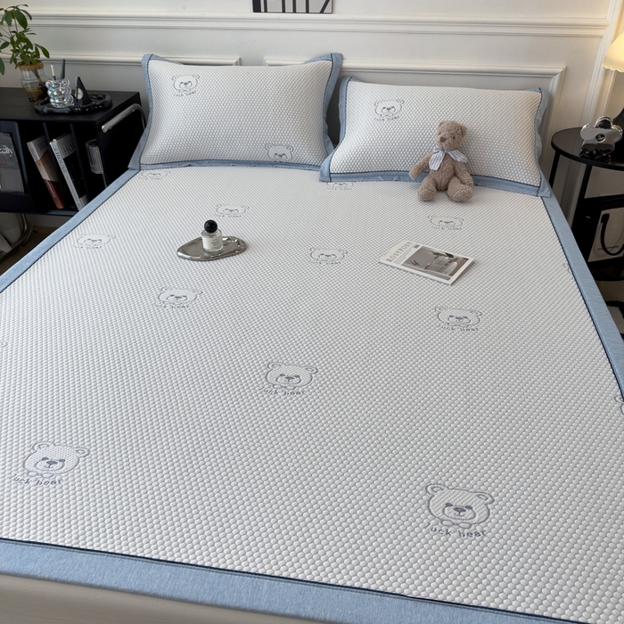 91家纺网 家纺一手货源 找家纺 印季家纺 2026新款凉感系列-卡通凉感丝泡泡软席（床席款） 小熊-蓝