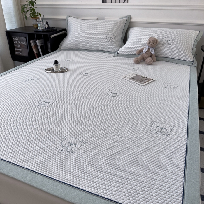 91家纺网 家纺一手货源 找家纺 印季家纺 2026新款凉感系列-卡通凉感丝泡泡软席（床席款） 小熊-绿