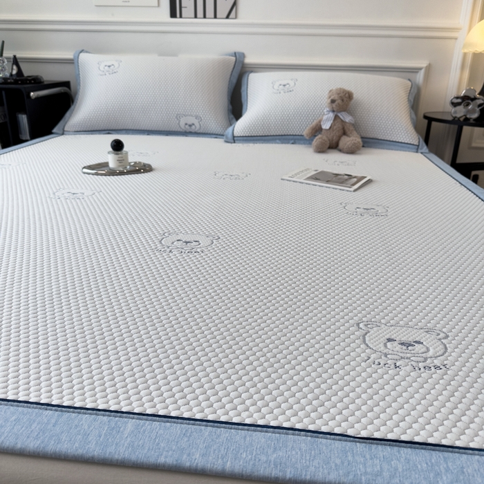 91家纺网 家纺一手货源 找家纺 印季家纺 2026新款凉感系列-卡通凉感丝泡泡软席（床席款） 小熊-蓝