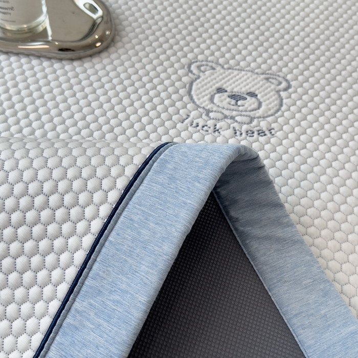 91家纺网 家纺一手货源 找家纺 印季家纺 2026新款凉感系列-卡通凉感丝泡泡软席（床席款） 小熊-蓝