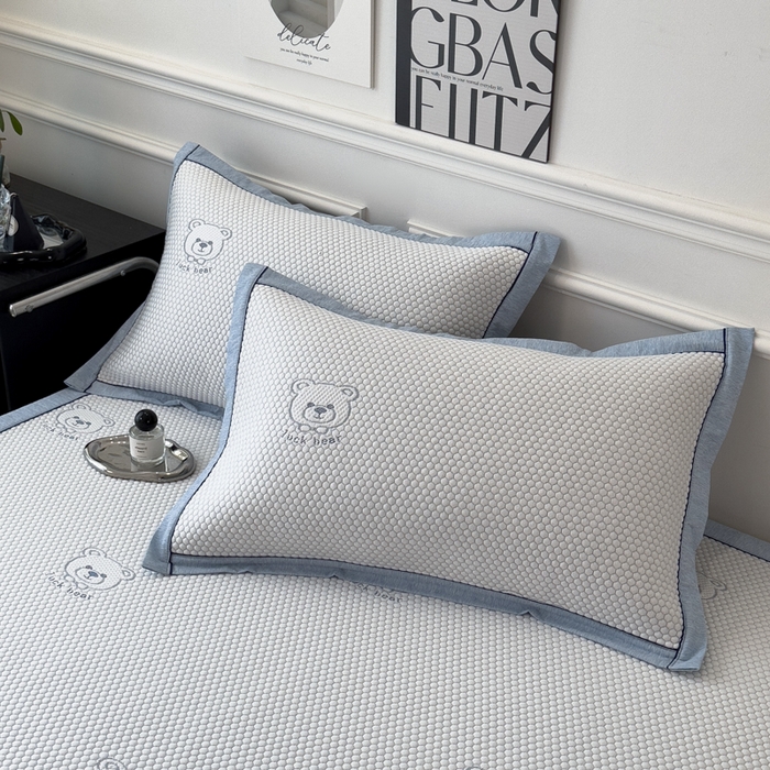 91家纺网 家纺一手货源 找家纺 印季家纺 2026新款凉感系列-卡通凉感丝泡泡软席（床席款） 小熊-蓝