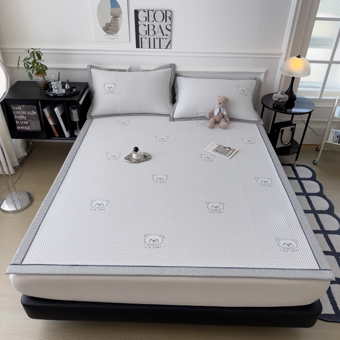 91家纺网 家纺一手货源 找家纺 印季家纺 2026新款凉感系列-卡通凉感丝泡泡软席（床席款） 小熊-灰