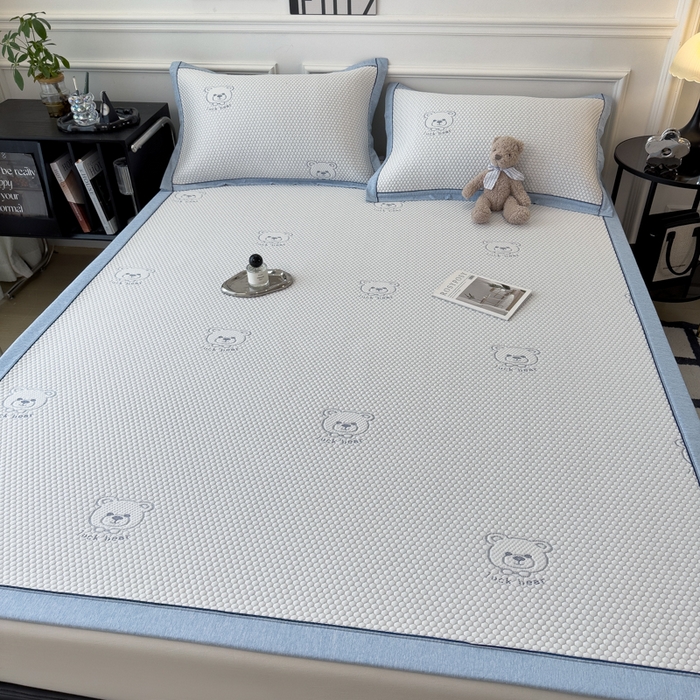 91家纺网 家纺一手货源 找家纺 印季家纺 2026新款凉感系列-卡通凉感丝泡泡软席（床席款） 小熊-蓝
